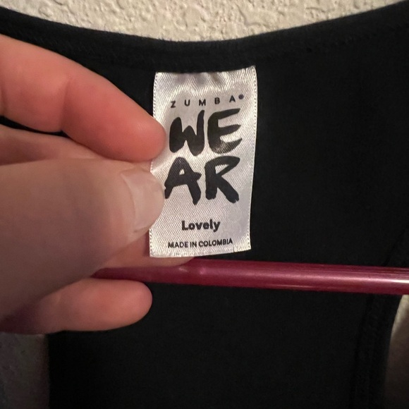 💃🏾 Set of Three Imperfect Zumba Tanks Size Large - Picture 3 of 15